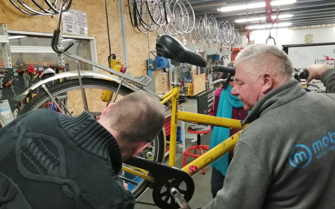 Leer zelf je fiets herstellen met Paul en Fietsencentrum Mobiel in Kortrijk